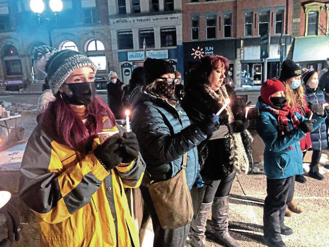 4669040_web1_Covid-victim-prayer-vigil