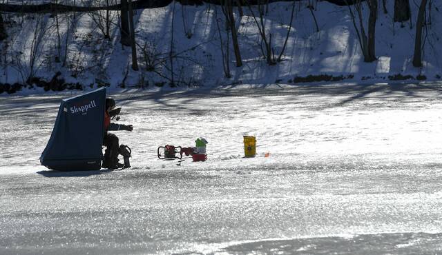 4682930_web1_VND-LO-IceFisherman-012222