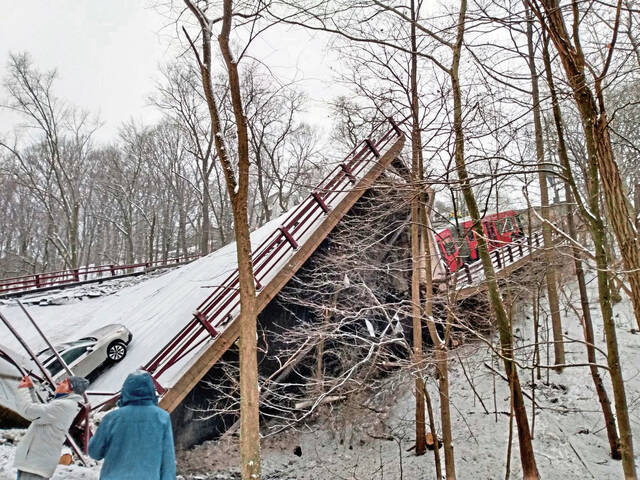 4691113_web1_ptr-bridgecollapse-802-012922