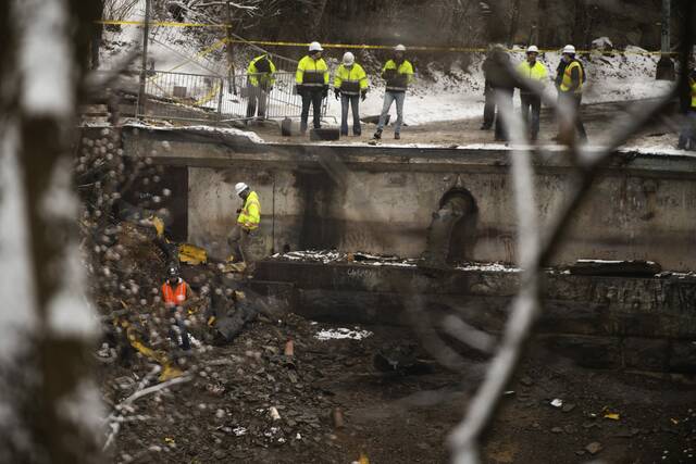 4691801_web1_ptr-bridgecollapse701 4691801_web1_ptr-bridgecollapse701