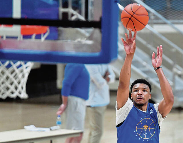 4700485_web1_ptr-PittHoops21-100121
