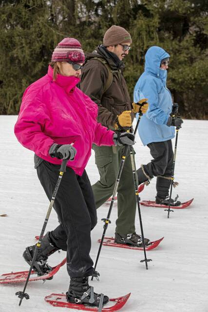 4700698_web1_gtr-getoutside-snowshoe