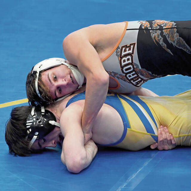 Latrobe wrestling comes up short of final but wins consolation match