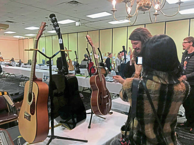 4721785_web1_vnd-Guitars-0207223