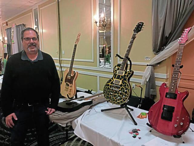 4721785_web1_vnd-Guitars-0207224