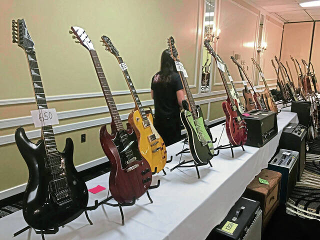 4721785_web1_vnd-Guitars-0207225