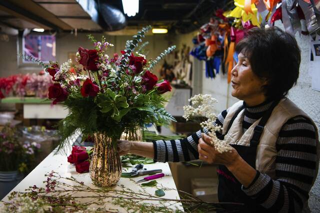 4727432_web1_gtr-valentinesdayflowers1-020922