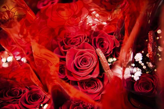 4727432_web1_gtr-valentinesdayflowers2-020922