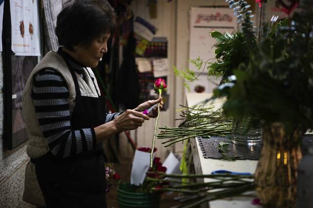 4727432_web1_gtr-valentinesdayflowers3-020922