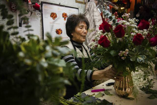 4727432_web1_gtr-valentinesdayflowers4-020922