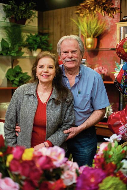 4727432_web1_gtr-vdayflowers1-021022
