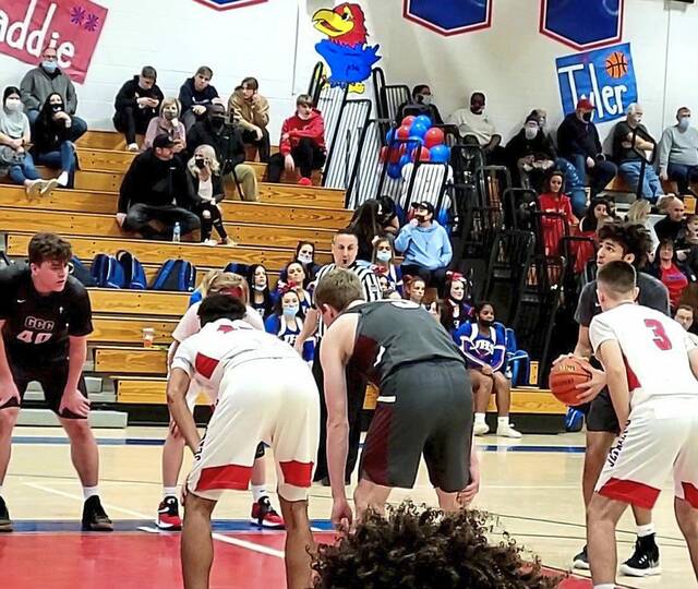 Greensburg Central Catholic boys bounce back, clinch section title with rout of Jeannette