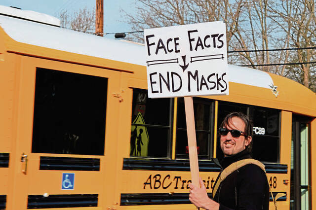 4754393_web1_vnd-FoxChapelProtest-021722-3