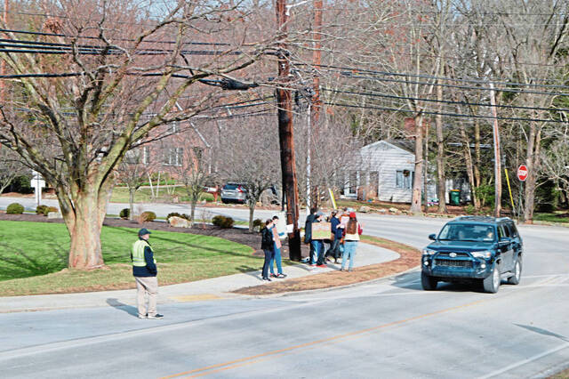 4754393_web1_vnd-FoxChapelProtest-021722-5