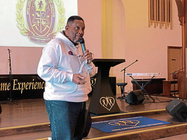 4767303_web1_Bishop-Derrick-Johnson