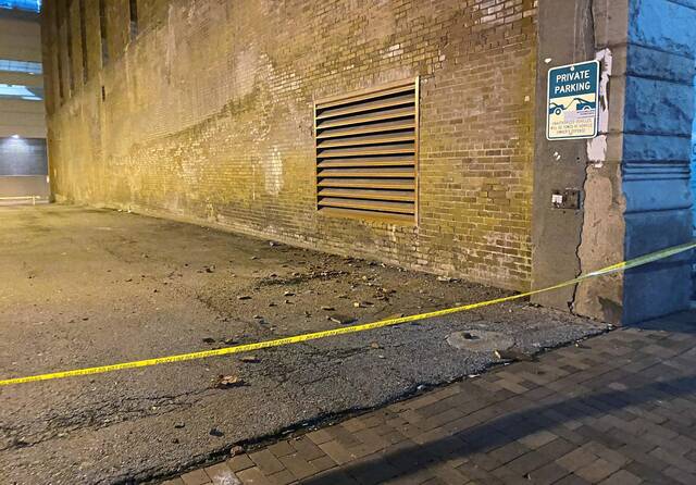 4769594_web1_ptr-fallingbricks-022021