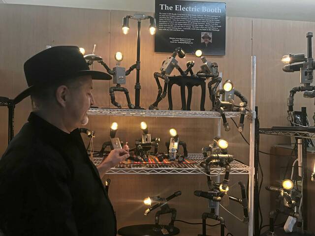 4770829_web1_php-lampfigureineman-0303224
