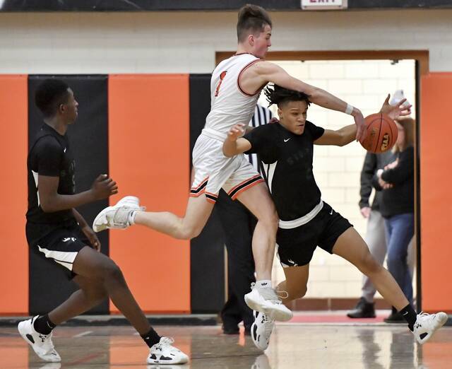 Sto-Rox pulls away from Springdale in 2nd quarter, advances to WPIAL 2A quarterfinals