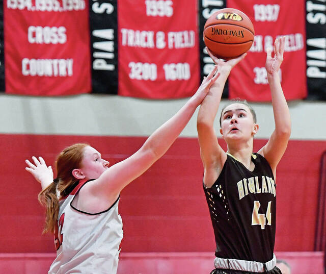 Southmoreland enjoys home-court advantage in Class 4A win over Highlands