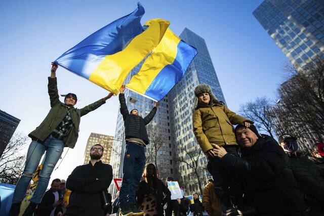 4795091_web1_ptr-UkraineRally1-022822
