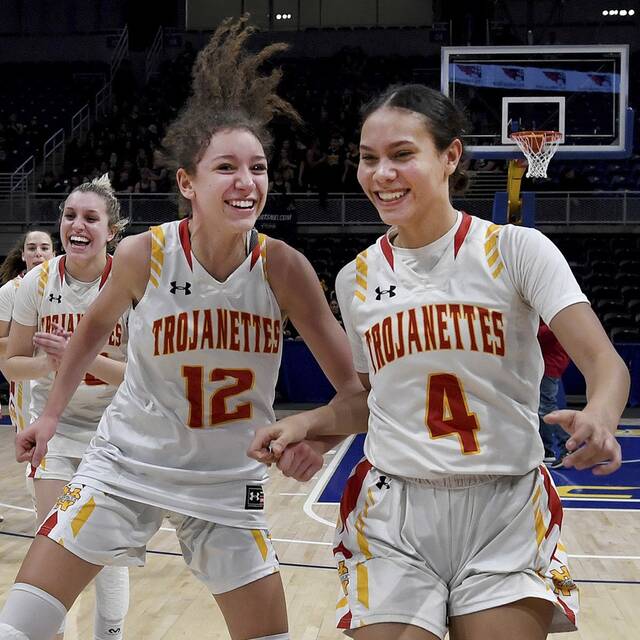 While supporting grieving teammate, North Catholic fends off Freedom to reclaim WPIAL Class 3A crown