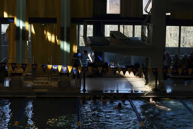 4819514_web1_gtr-WPIAL3Aswim003-030522