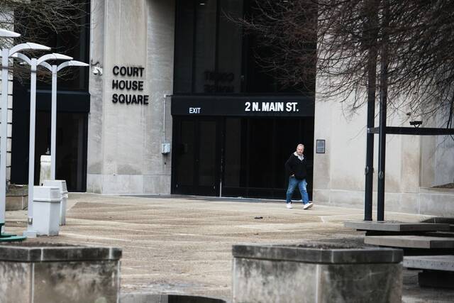 4823943_web1_gtr-CourthouseEntrance1-030922