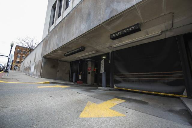 4823943_web1_gtr-CourthouseEntrance2-030922