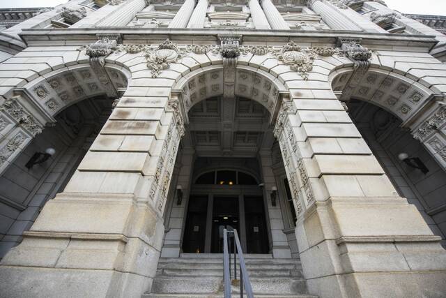 4823943_web1_gtr-CourthouseEntrance3-030922