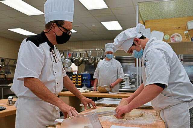 4827925_web1_pastrystudent