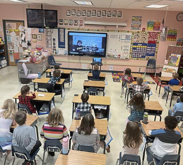 4836080_web1_Kindergarten-students-at-Stewartsville-Elementary-Schoo