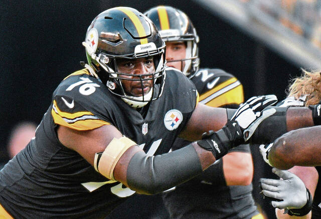 4836604_web1_Steelers_Chuk-s_Chance_Football_21359.jpg-3cce9