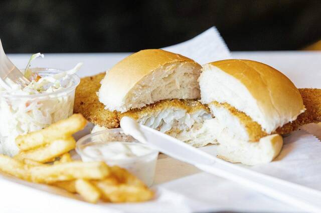 4848275_web1_ptr-ncaafood-oyster
