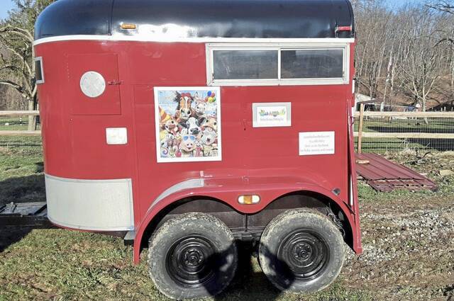 4849388_web1_vnd-MobilePettingZoo-031722-5
