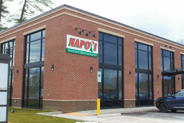 4862485_web1_cv-napolirestaurant-033122-3
