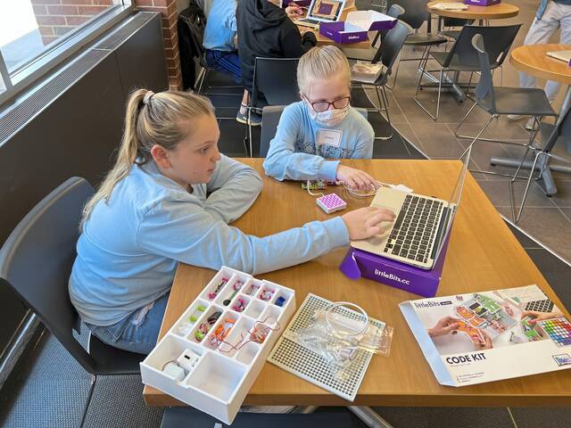 4864895_web1_Chelsea-Tinnemeyer,-left,-and-Lillian-Shoupe