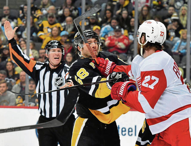 4890091_web1_ptr-PensRedWings10-032822