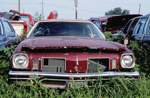 4925278_web1_vnd-abandonedcars-040822
