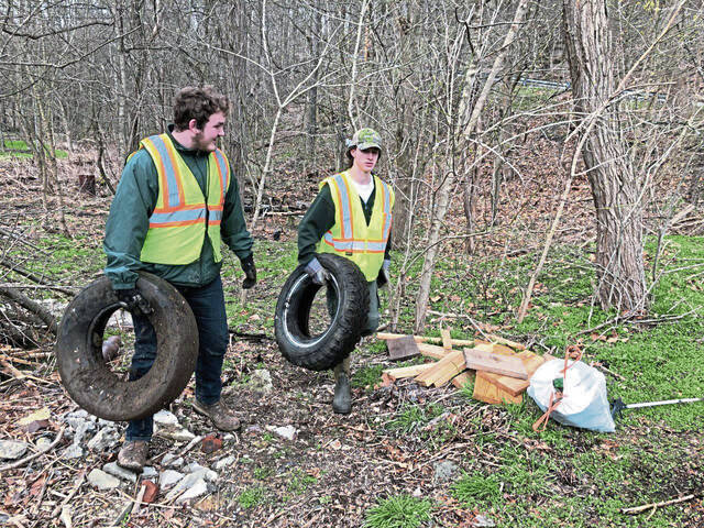 4936003_web1_gtr-TireCleanup1-041122