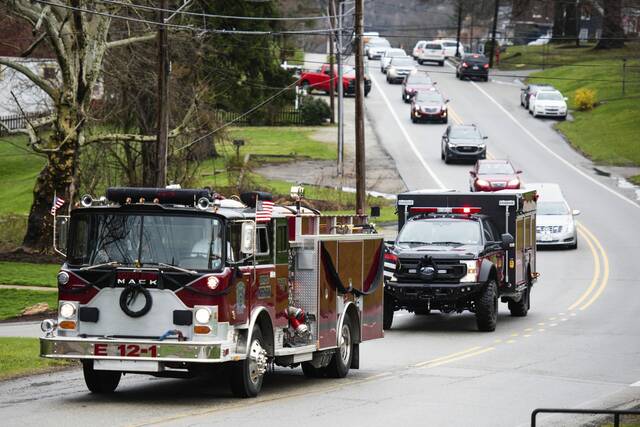 4938549_web1_gtr-lo-NorthIrwinFireman-0-40822