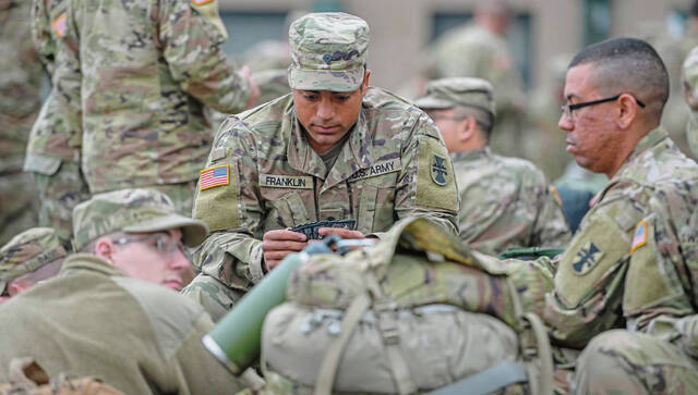 4938731_web1_vnd-reservistsdeploy103-041222