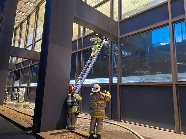 4943522_web1_ptr-SteelTowerFire2-041322