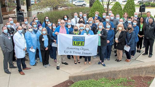 4945310_web1_te-donatelifeflag-042122-1