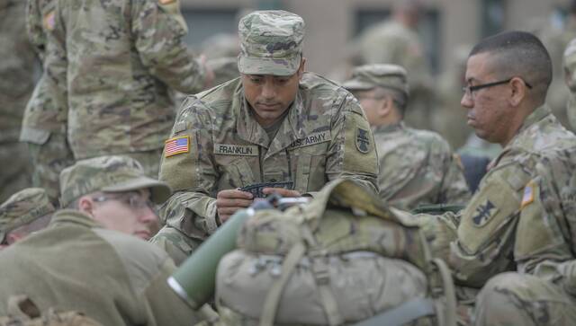 4955135_web1_vnd-reservistsdeploy103-041222