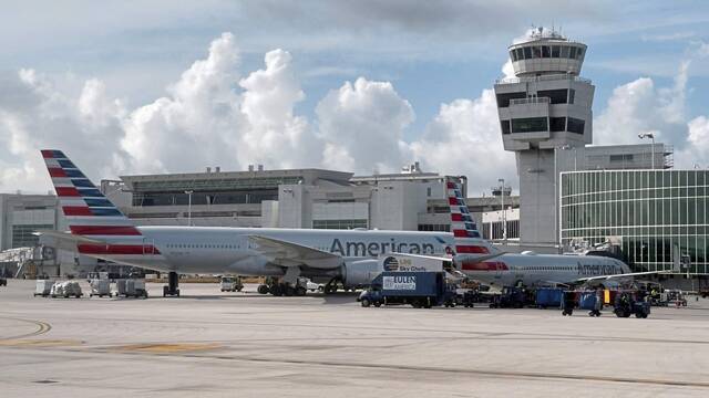 4961267_web1_ptr-unrulypassengers-041922