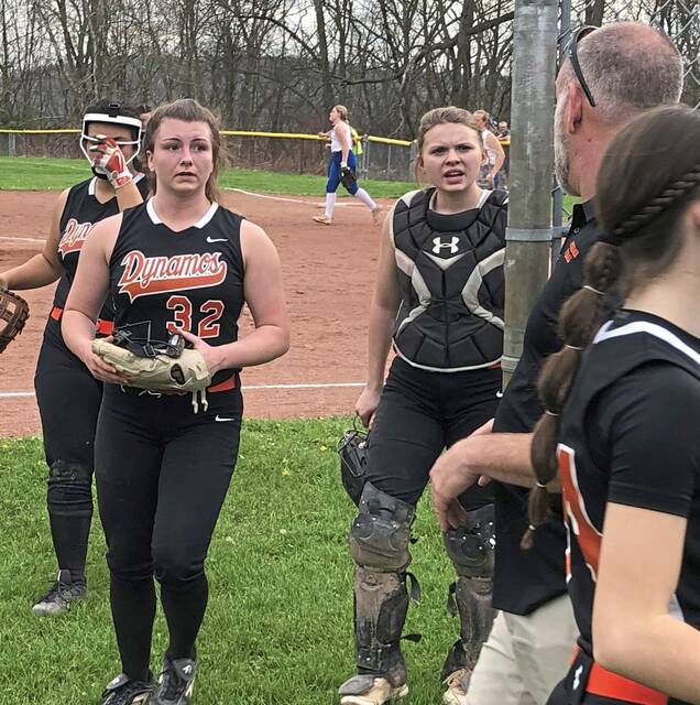 Springdale softball takes advantage of Leechburg miscues, holds off late rally