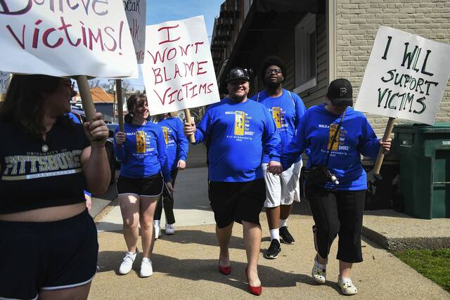 4985107_web1_gtr-walkamile002-042422 4985107_web1_gtr-walkamile002-042422