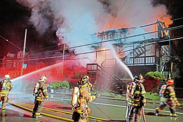 4999343_web1_vnd-eastdeerfire-043022--2-