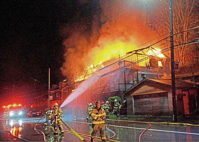 4999343_web1_vnd-eastdeerfire-043022--3-