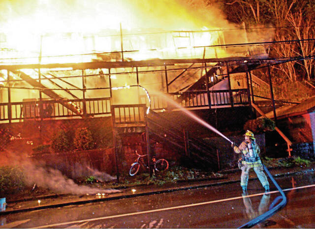 4999343_web1_vnd-eastdeerfire-043022--4-